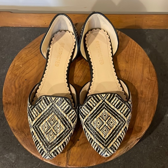 Restricted Shoes - Cute flats